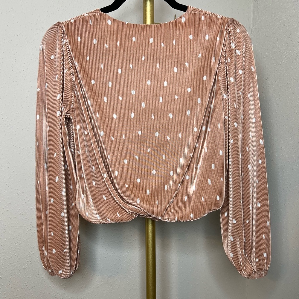 Astr The Label pleated Polka Dot Cropped Top - Picture 5 of 5